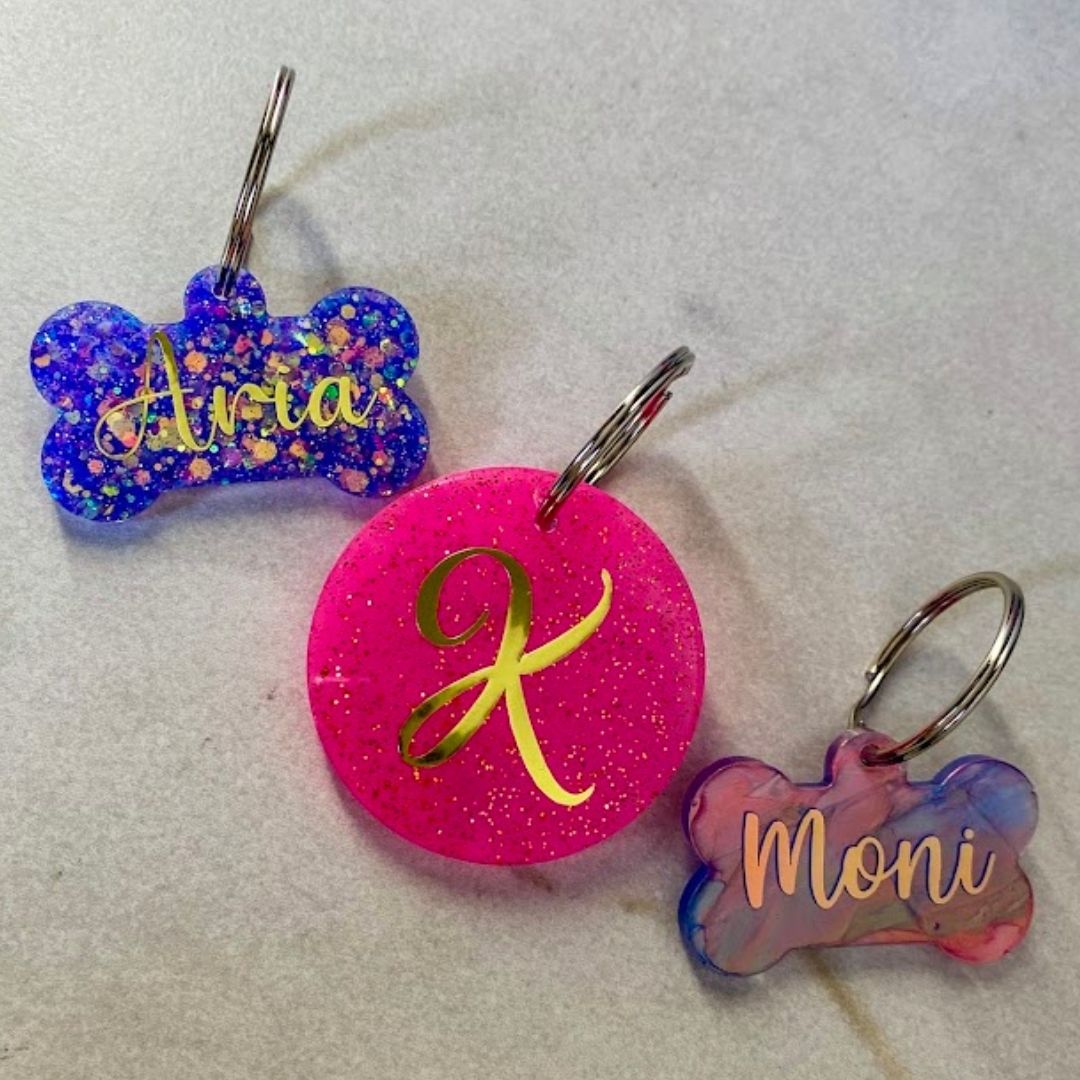 Llaveros y placas personalizados con resina